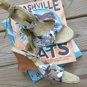 🐝 Kenneth Cole Lace Up Espadrille Wedge